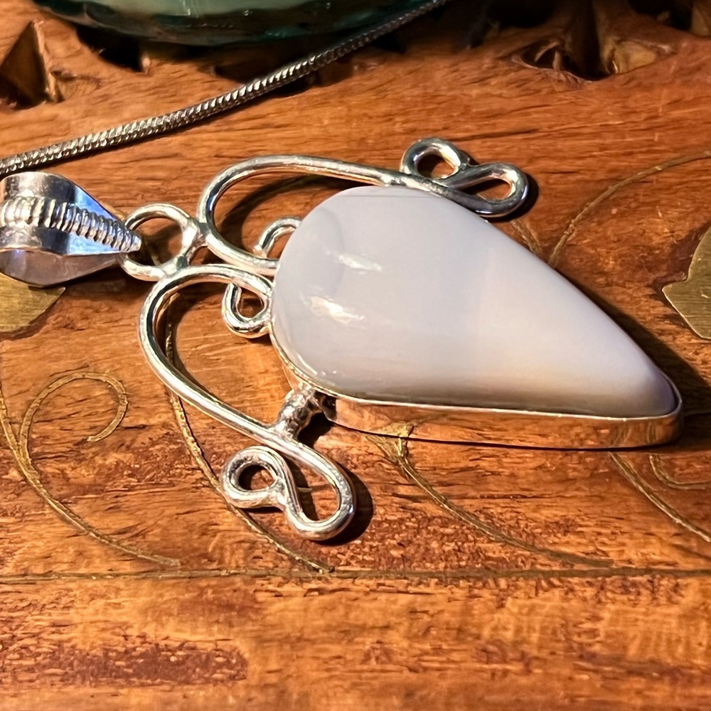 NEW Owhyee Opal necklace